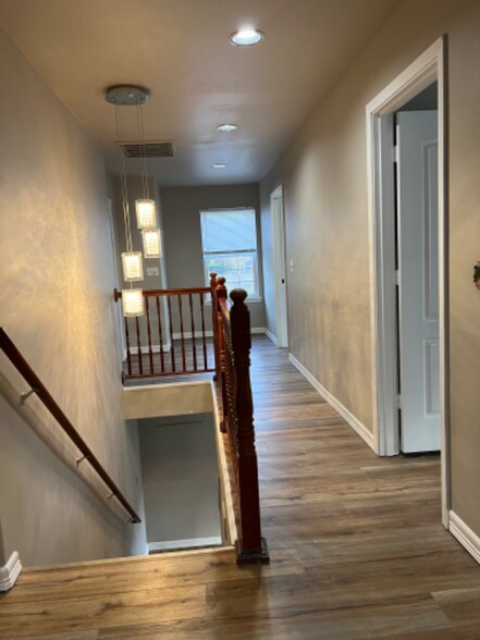 Building Photo - 12 Lake Louise Dr SW