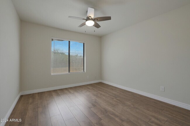 Building Photo - 501 E Desert Hills Estate Dr