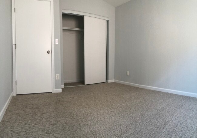 Building Photo - 4630 N Forestglen Rd