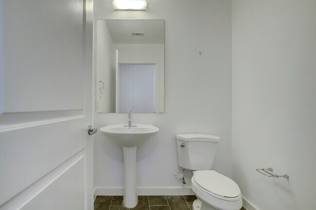 Building Photo - 5925 Almeda Rd