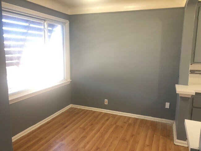 Building Photo - 3 BED 1 BATH IN BEAUTIFUL GARFIELD HEIGHTS!