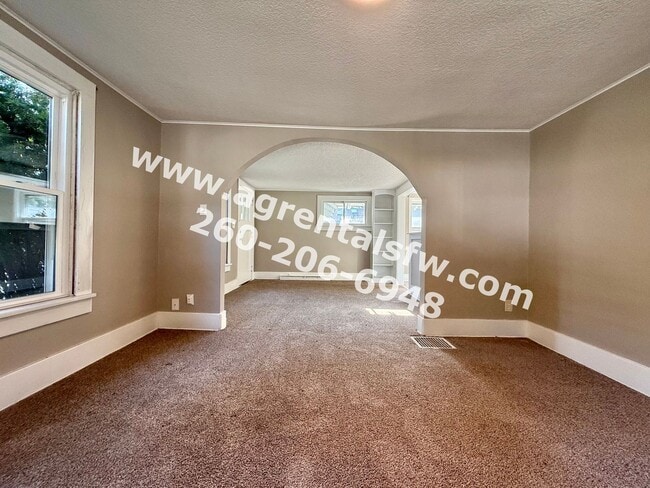 Building Photo - 3 Bedroom House
