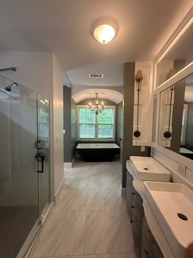 Building Photo - Stunning 5-Bedroom Home in Germantown-Spac...