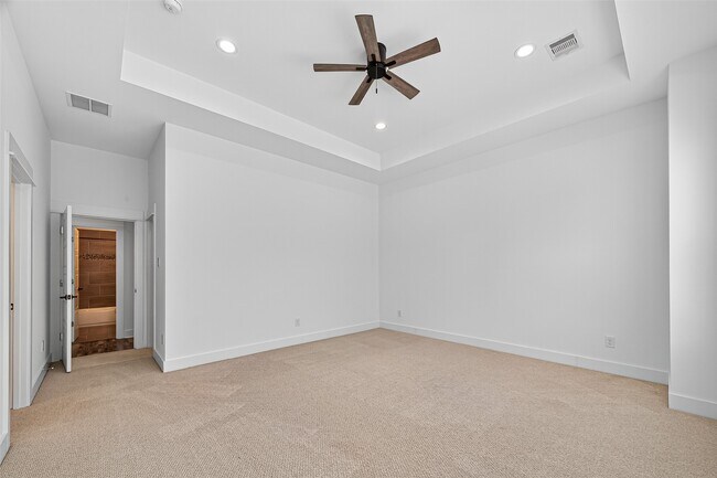 Building Photo - 1070 Mansfield St