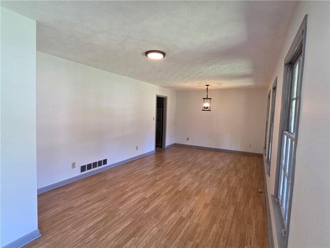 Building Photo - 6684 Londonderry Dr