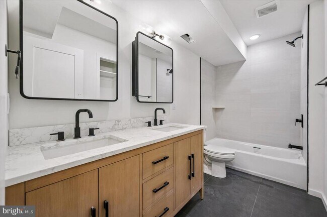 Building Photo - 627 N 16th St