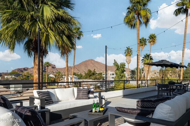 Building Photo - 4120 N 44th Pl