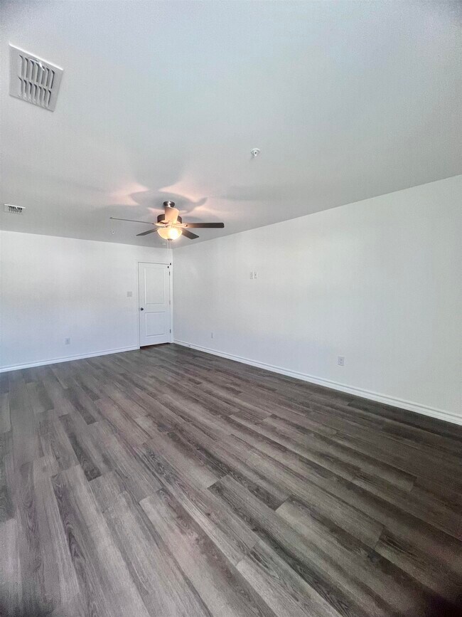 Building Photo - 9910 Bijan Dr