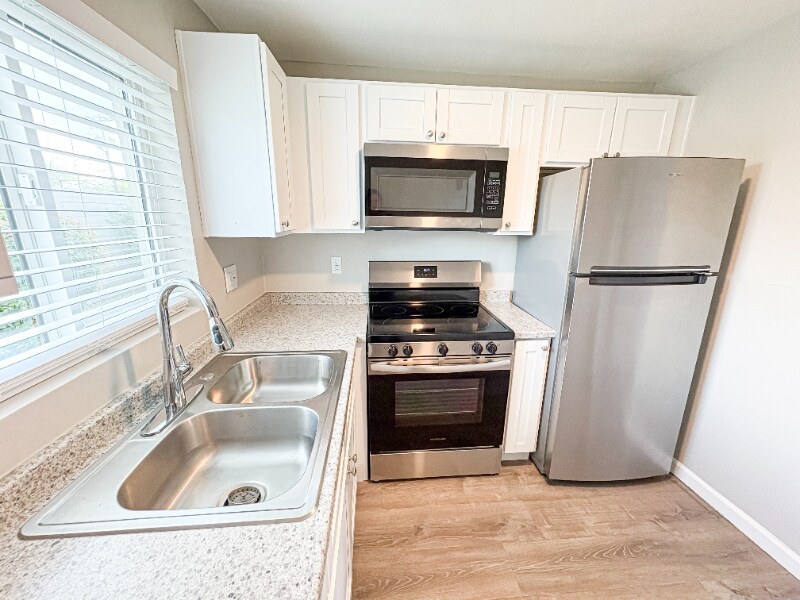 Building Photo - 1110 E Highland Ave