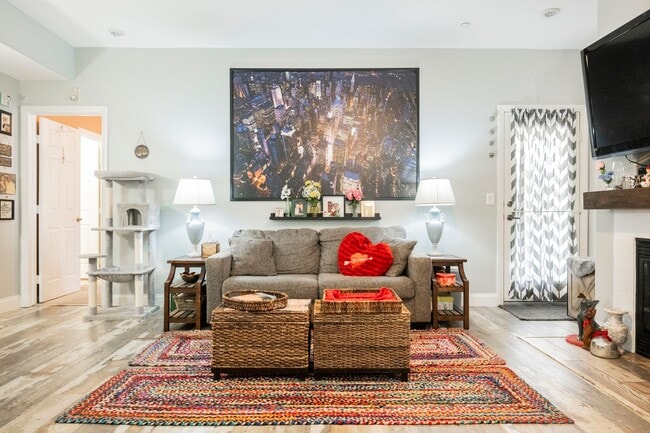 Building Photo - Beautiful 2 bedroom condo-North Las Vegas