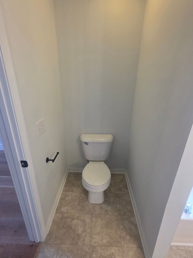 Building Photo - Beautifully remodeled home in LaVergne