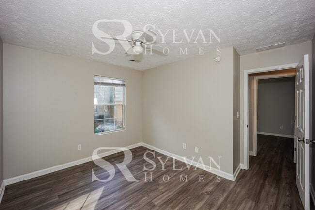 Building Photo - 11 Laurel Dr