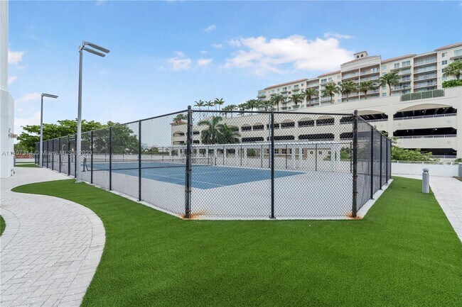 Building Photo - 3015 N Ocean Blvd