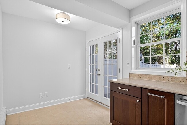 Building Photo - 382 Webster Ave