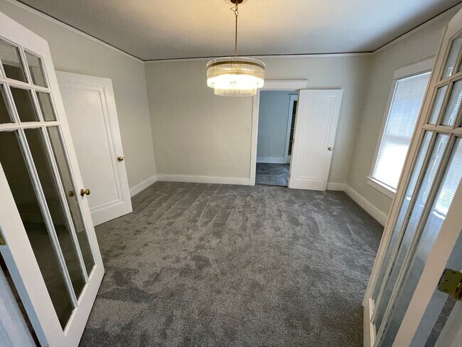 Building Photo - 1320-1322 Main Street Duplex