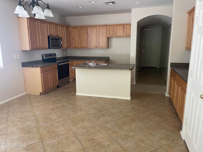 Building Photo - 1528 E Mia Ln