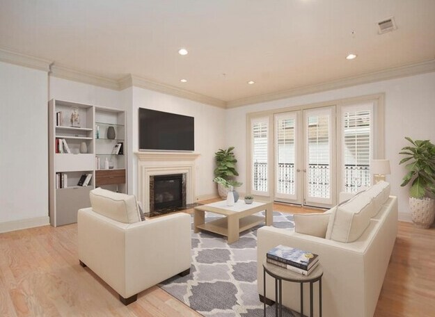 Building Photo - 2848 Woodside St