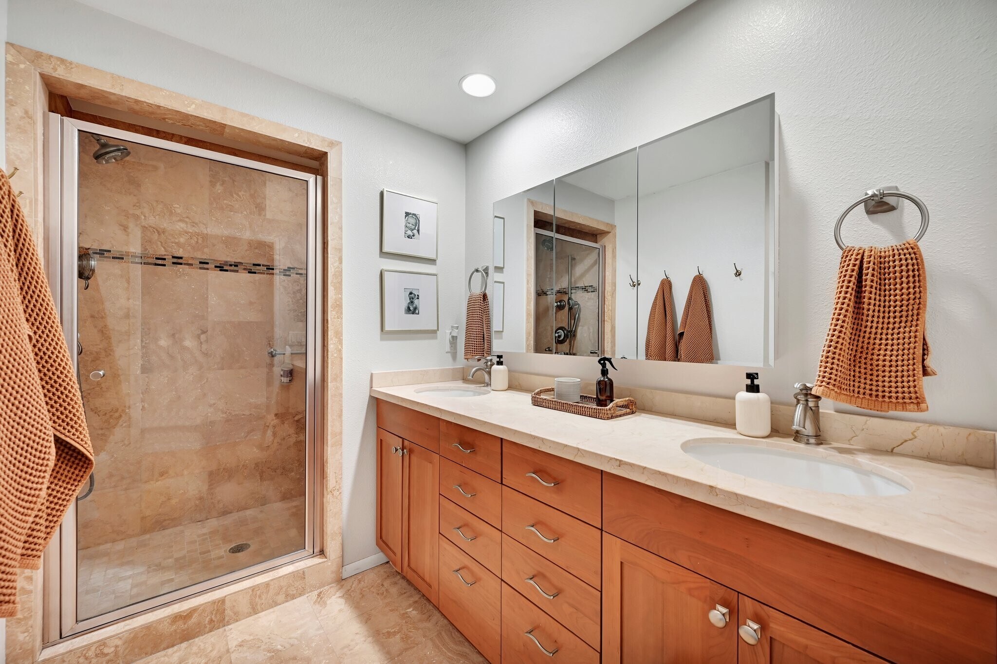 Building Photo - 6526 S Elizabeth Way