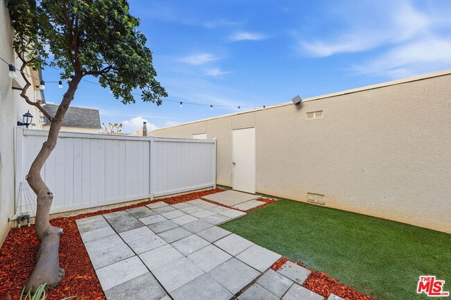 Building Photo - 19111 Hamlin St