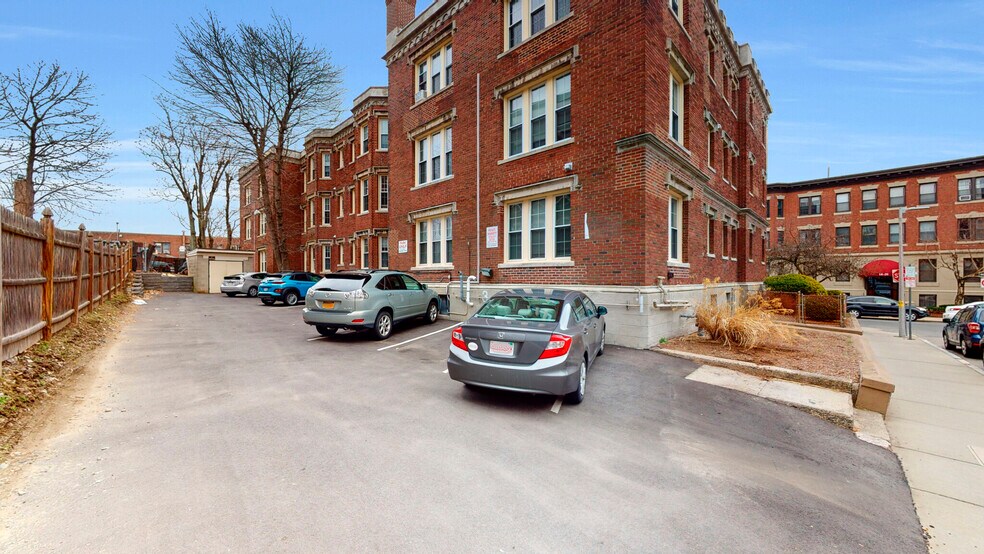 Building Photo - 18 Glenville Ave