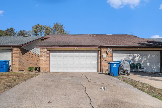 Primary Photo - This charming 2-bedroom, 2-bathroom duplex...