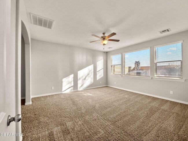 Building Photo - 5916 Hidden Acres Dr