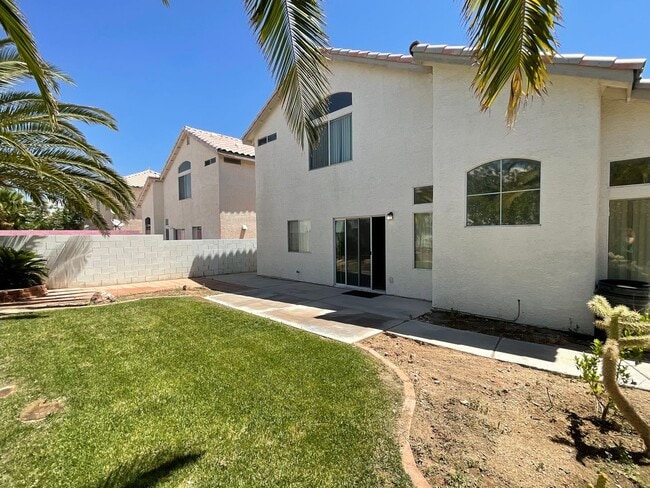 Building Photo - 2 Story Home, 3br, 2cg