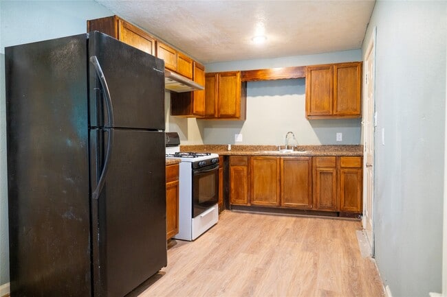 Building Photo - 505 Sikes St