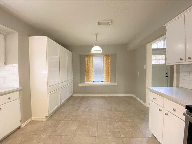 Building Photo - 12303 Longfellow Dr