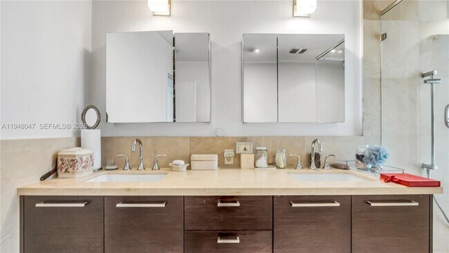 Building Photo - 10090 Bay Harbor Terrace