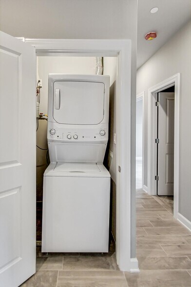 Building Photo - 6204 S Kimbark Ave