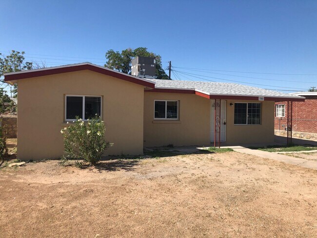 Building Photo - 5008 Sierra Madre Dr