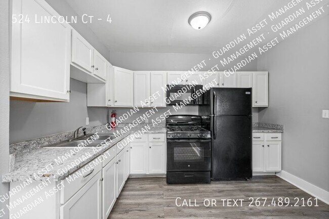 Building Photo - New renovation available to tour now!