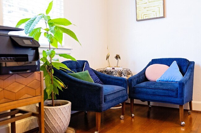 Building Photo - Bull St Bungalow