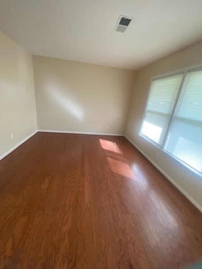 Building Photo - 1315 Trenton Ct