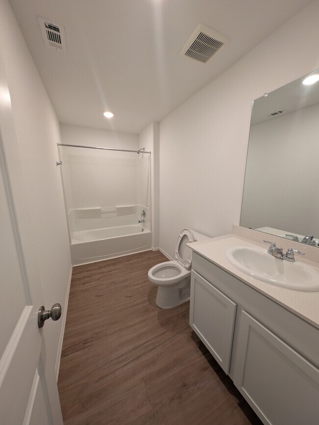 Building Photo - Charming 3 beds 2 baths in New Caney!