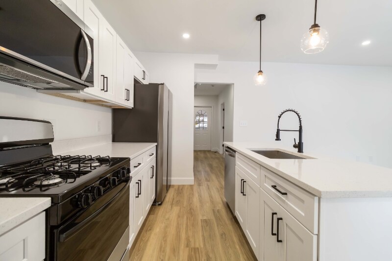 Building Photo - 2 Elmwood St