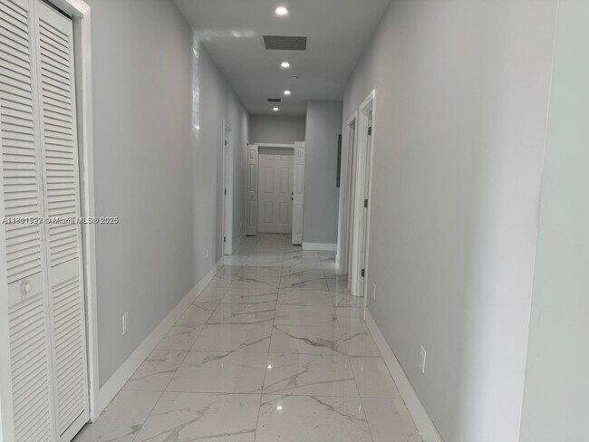 Building Photo - 4801 NW 31st Ct