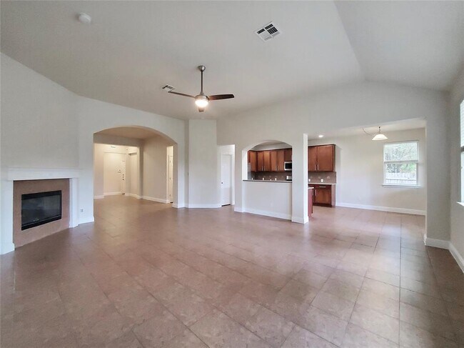 Building Photo - 14829 Fernhill Dr