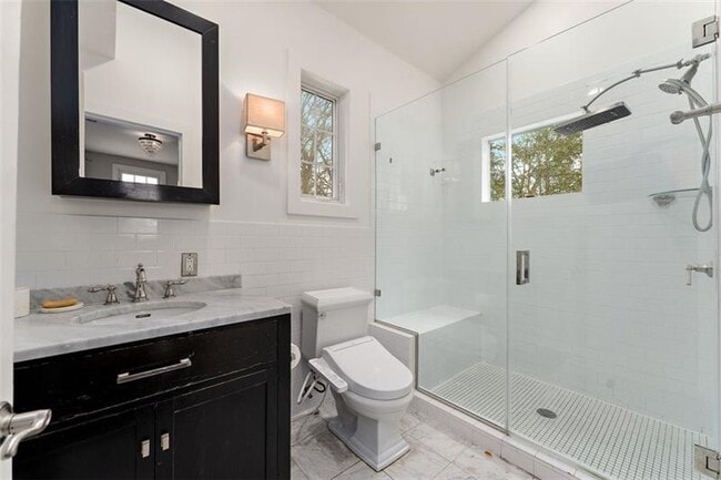 Building Photo - 732 Orchard Terrace