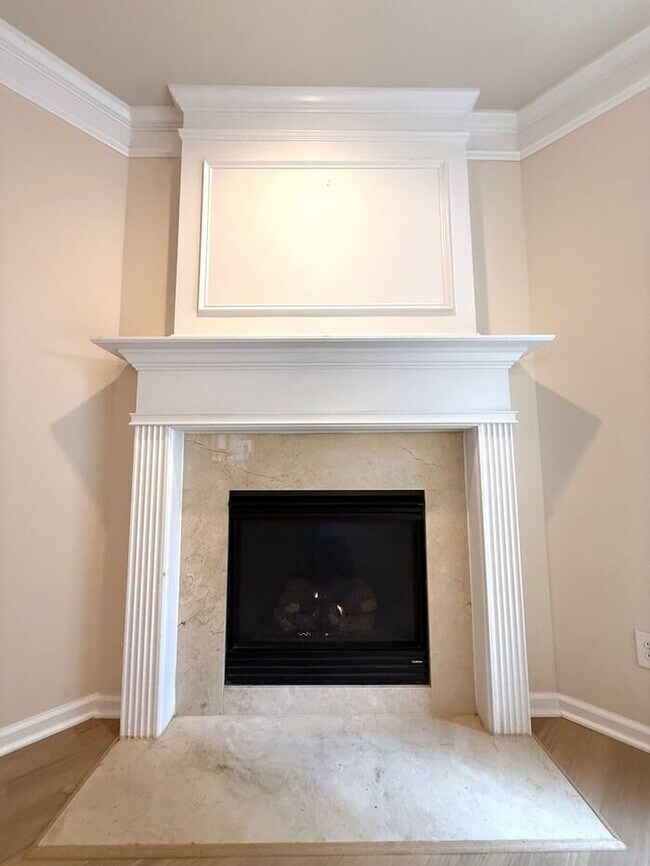 Building Photo - Sandy Springs 3 Bed-3.5 Bath Townhouse in Gated Cambridge, Hardwoods on Main!