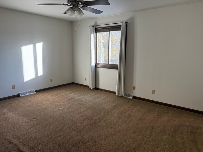 Building Photo - 13831 S Mallard Dr