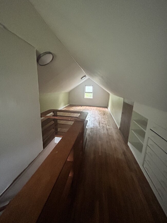 Building Photo - 3-Bedroom updated home on Salem Street $18...