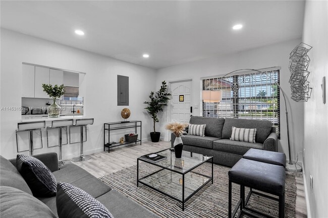 Building Photo - 1510 Normandy Dr