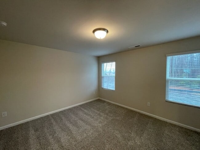 Building Photo - Like New Townhome in South & Main, Fuquay-Varina!