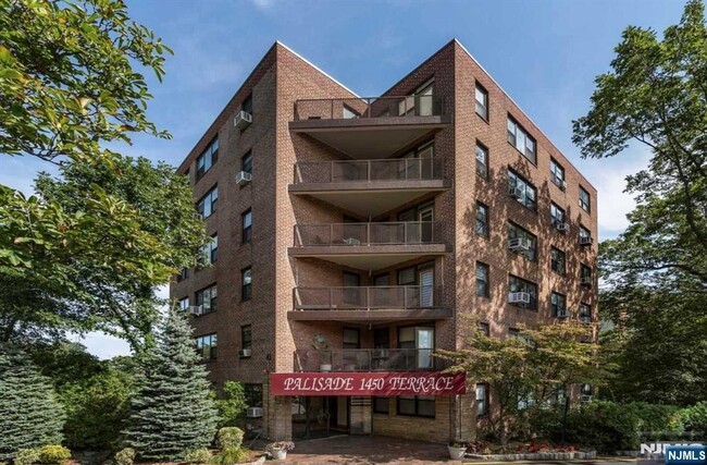 Primary Photo - 1450 Palisade Ave