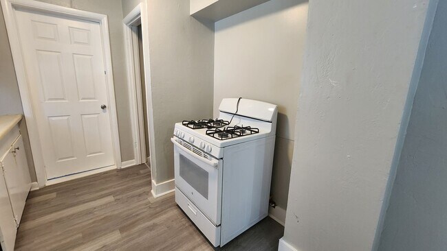 Building Photo - Nice 4 Bedroom, 2 Bath Home Near OCU & The...