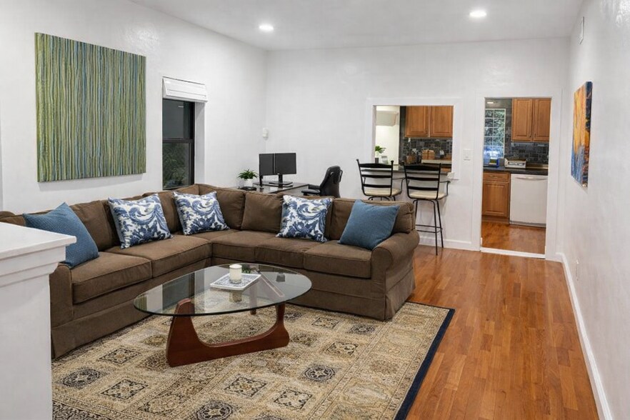 Building Photo - 625 Selkirk St