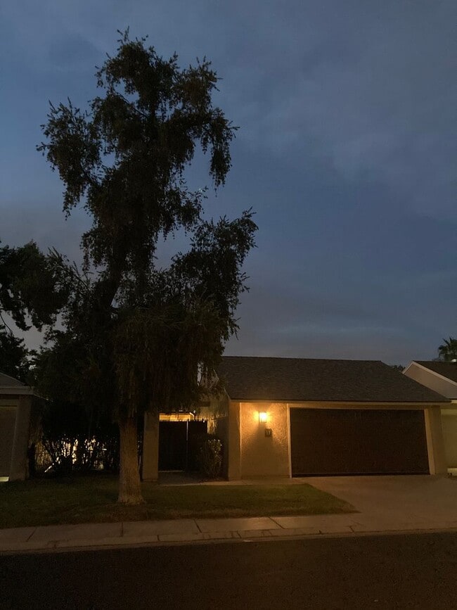 Building Photo - Perfect & Newly Updated Vacation Home, 45+ Active Adult Community. Available May through April 2027!
