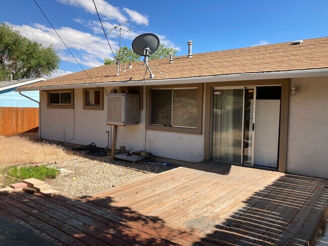 Building Photo - **READY FOR MOVE IN** 3 Bedroom/2 Bath Single Story Home